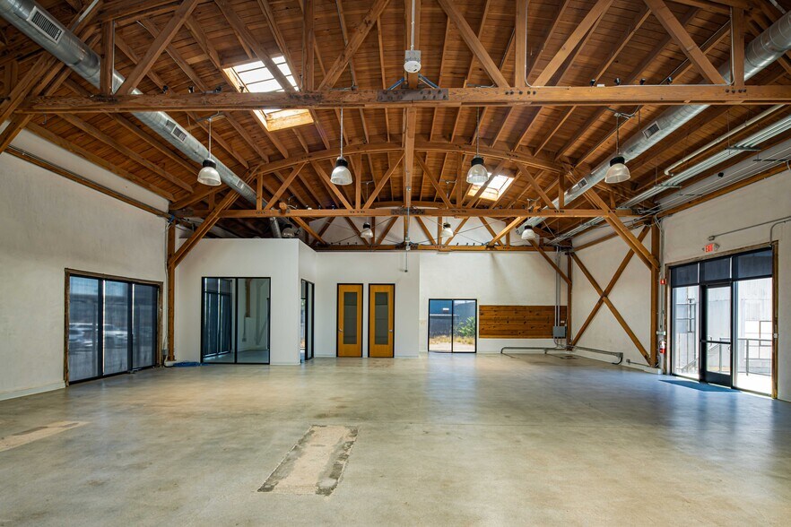 More Photos Of 2159 Bay St, Los Angeles Unknown For Lease