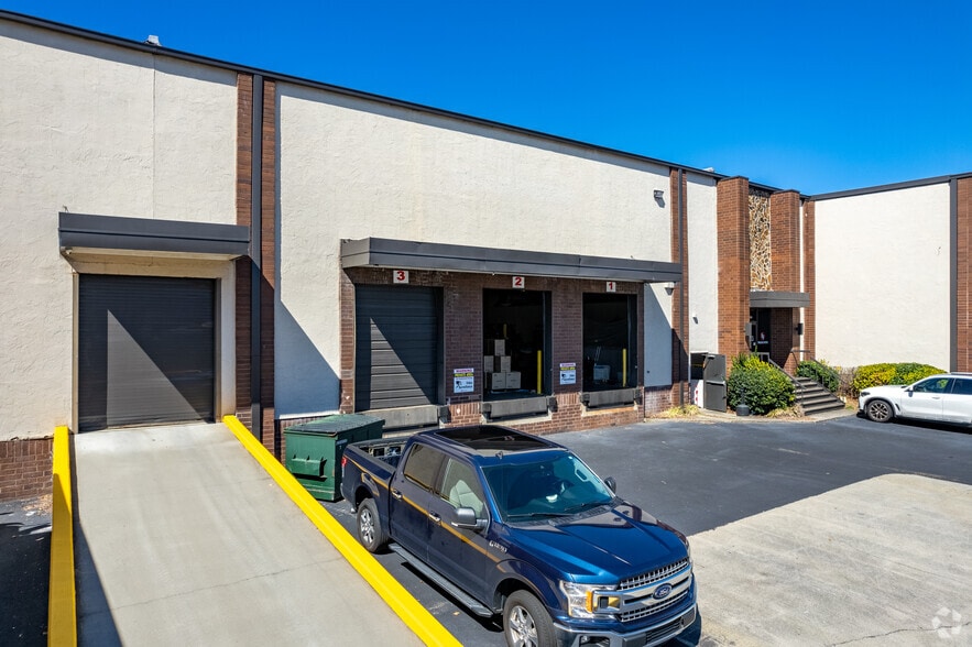 More Photos Of 4420 Bankers Cir, Atlanta Warehouse For Lease
