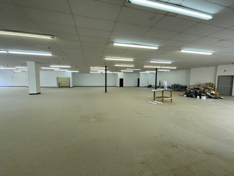 More Photos Of 40-2038 W Burnside Ave, Bronx Storefront Retail Office For Lease