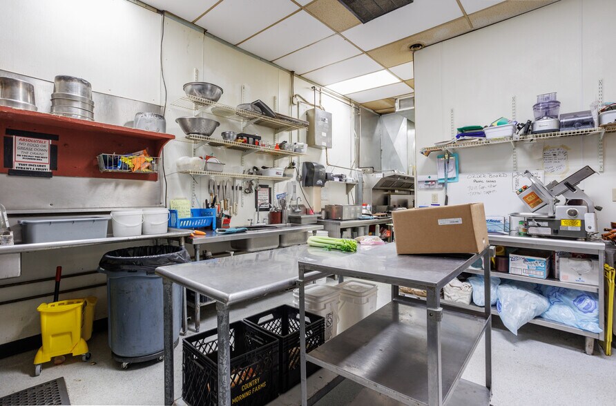 More Photos Of 149 E Main St, Hermiston Bar For Lease