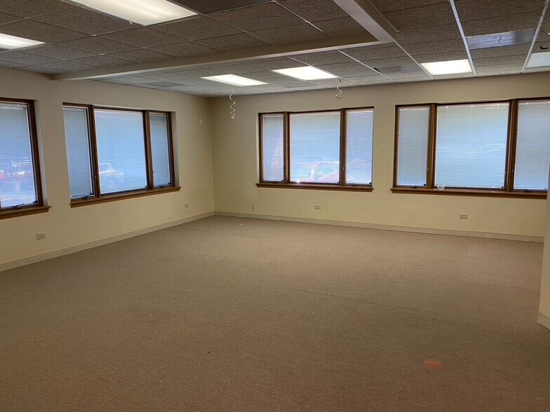 More Photos Of 236 E Northwest Hwy, Palatine Medical For Lease