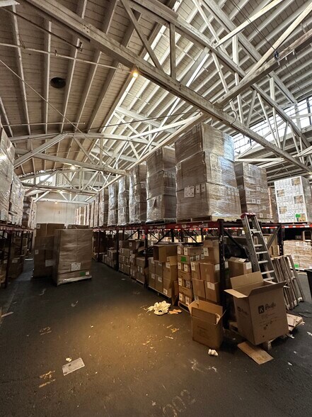 More Photos Of 2801 E 12th St, Los Angeles Warehouse For Lease