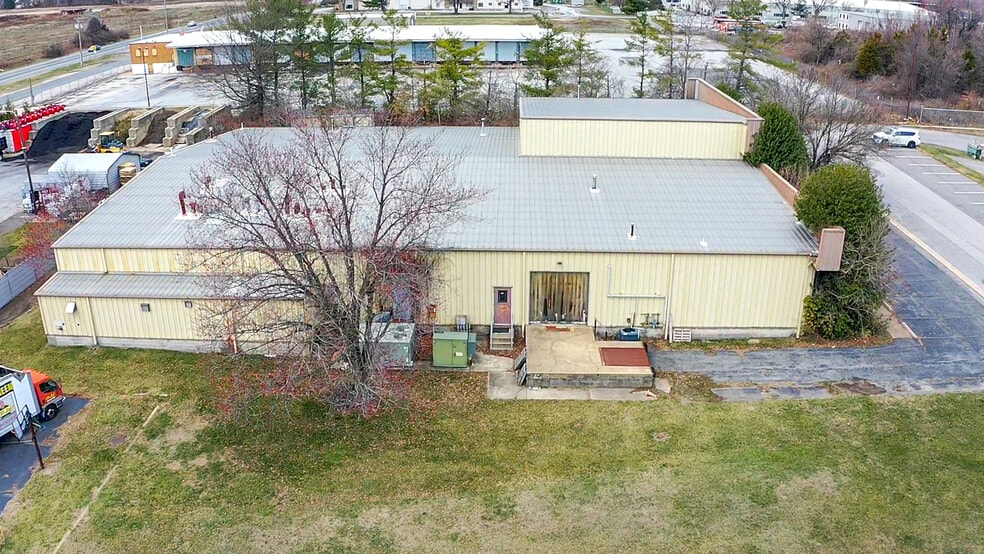 More Photos Of 200 Century Blvd, New Castle Warehouse For Sale