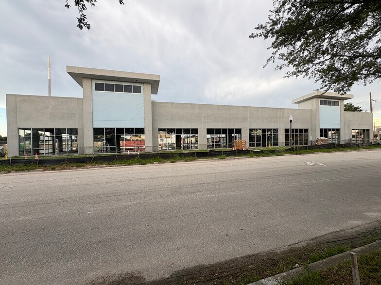 More Photos Of 2521 Partin Settlement Rd, Kissimmee Storefront Retail Office For Lease