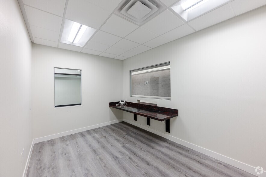 More Photos Of 530 S 6th St, Las Vegas Office For Lease
