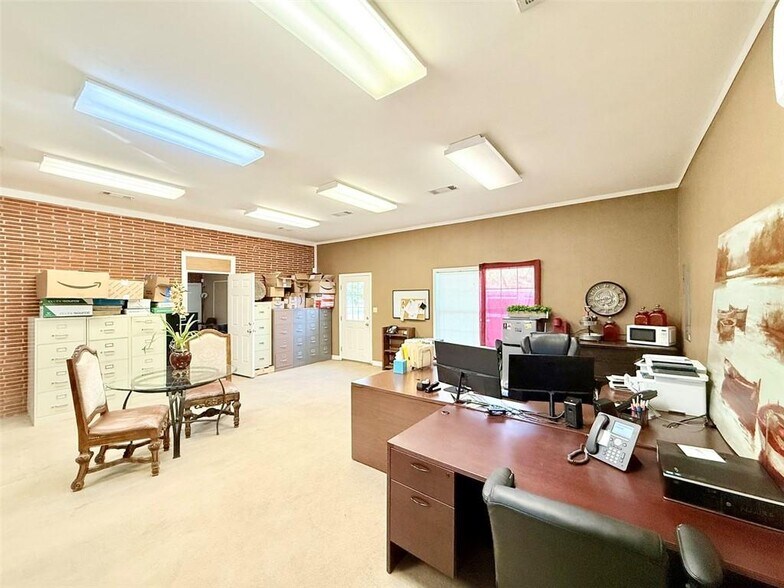 More Photos Of 2802 W Main St, Russellville Office For Sale