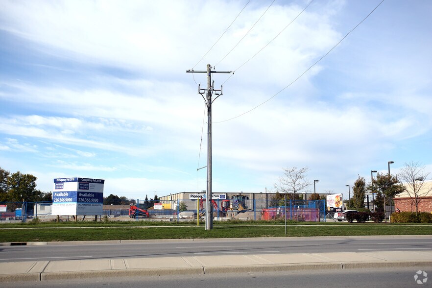 More Photos Of 1960 Hyde Park Rd, London Unknown For Lease