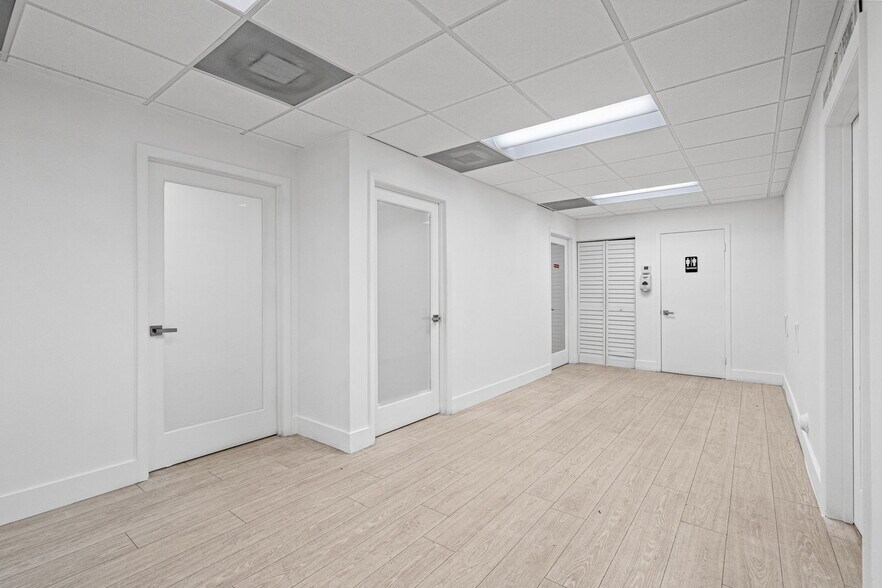 More Photos Of 6330 Manor Ln, South Miami Office For Lease