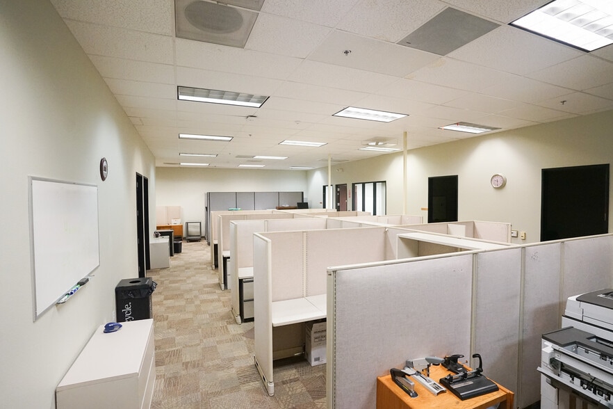More Photos Of 1600 Yosemite Blvd, Modesto Office For Lease