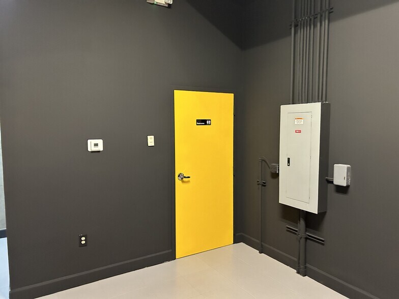 More Photos Of 4300 S Highway 27, Clermont Storefront Retail Office For Lease