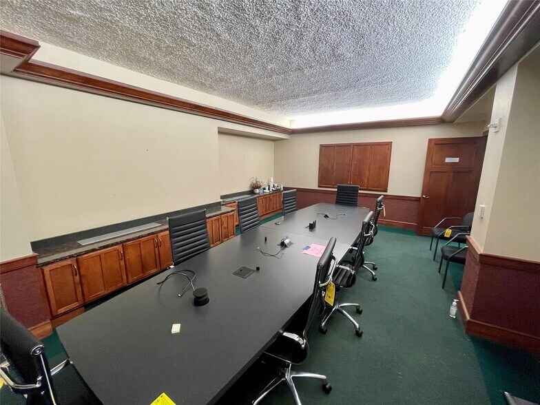 More Photos Of 901 S 1st St, Abilene Office For Lease