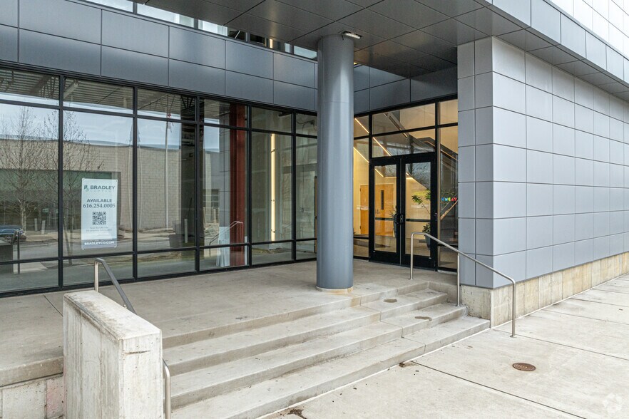 More Photos Of 614 First St NW, Grand Rapids Office For Lease