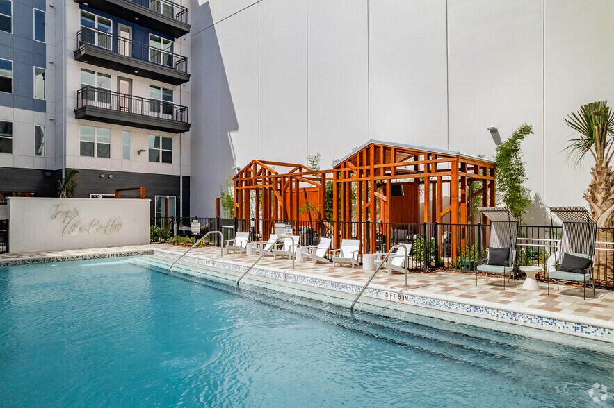 More Photos Of 1647 E Colonial Dr, Orlando Apartments For Sale