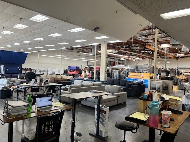 More Photos Of 2870 S Harbor Blvd, Santa Ana Warehouse For Lease