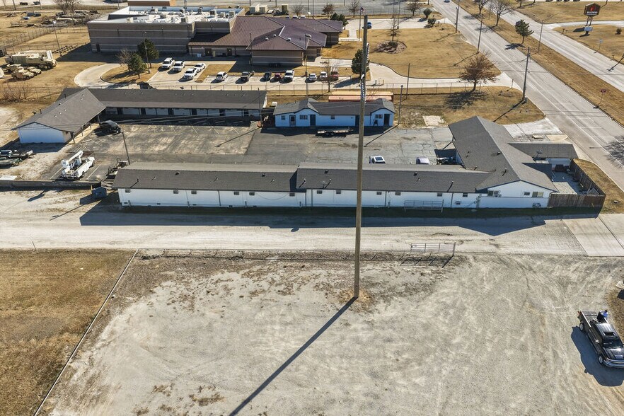 More Photos Of 1900 N Broadway Ave, Ada Hotel For Sale