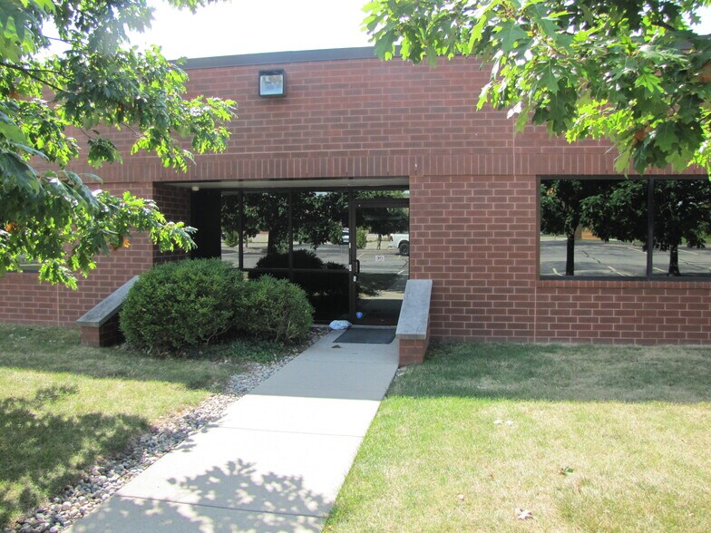 More Photos Of 2110 Fox Dr, Champaign Office For Sale