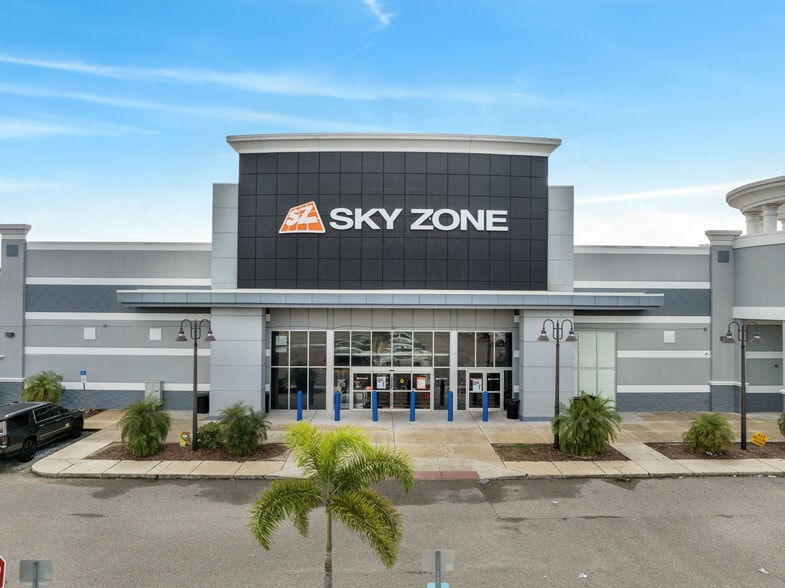 Primary Photo Of 8010 W Colonial Dr, Orlando Freestanding For Sale