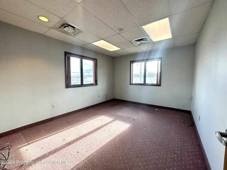 More Photos Of 624 Fellows St, Scranton Office For Lease