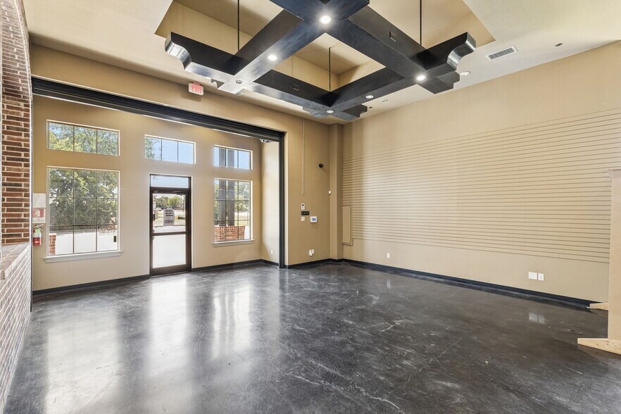 More Photos Of 207 E Byron Nelson Blvd, Roanoke Storefront Retail Office For Sale