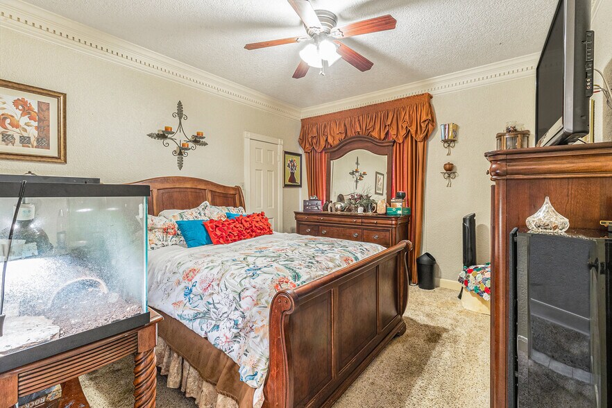 More Photos Of 1454 Oday Rd, Pearland Light Manufacturing For Sale