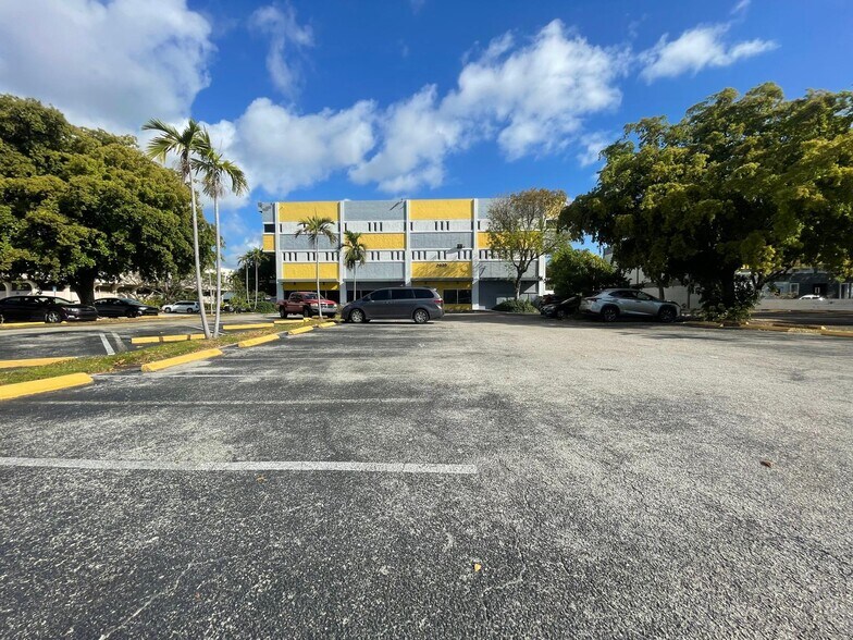 More Photos Of 2020 NE 163rd St, North Miami Beach Office For Lease
