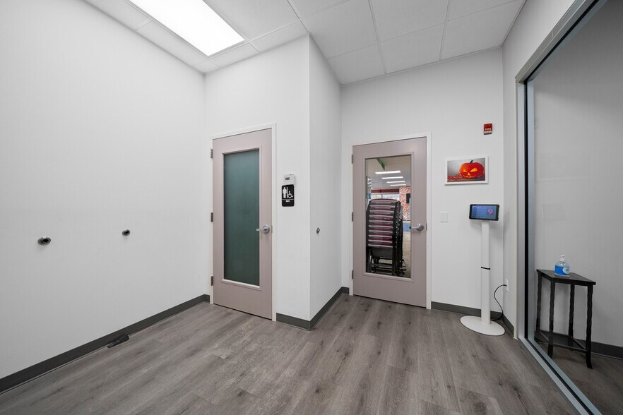 More Photos Of 1930 SW 38th Ave, Ocala Office For Lease