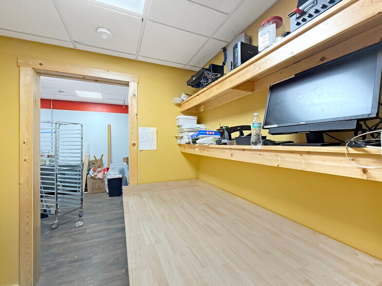 More Photos Of 910 E 2nd Ave, Indianola Restaurant For Sale