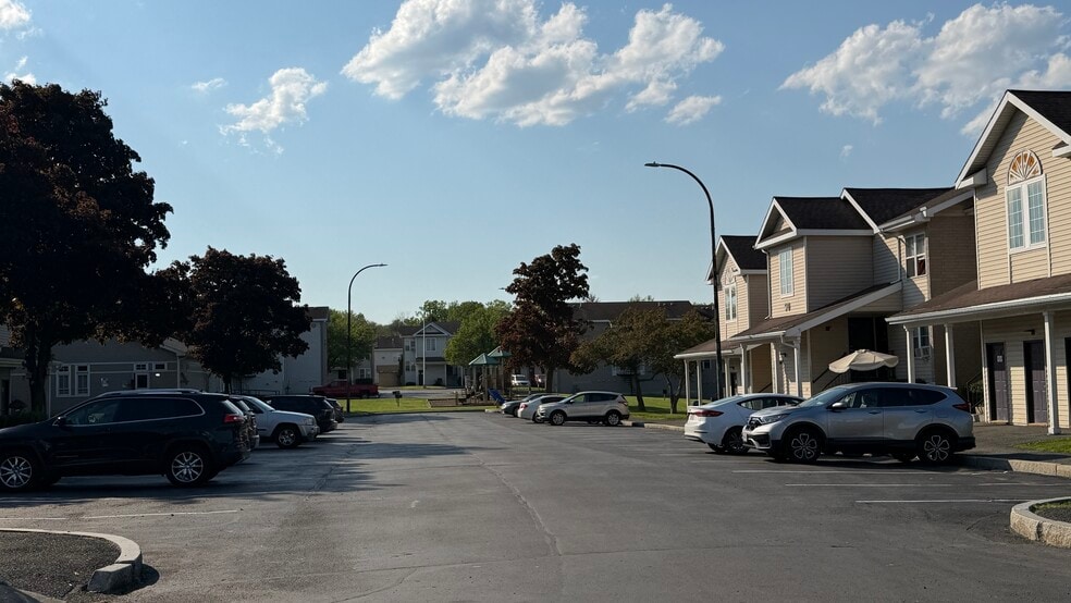 More Photos Of Capital Woods, Albany Apartments For Sale