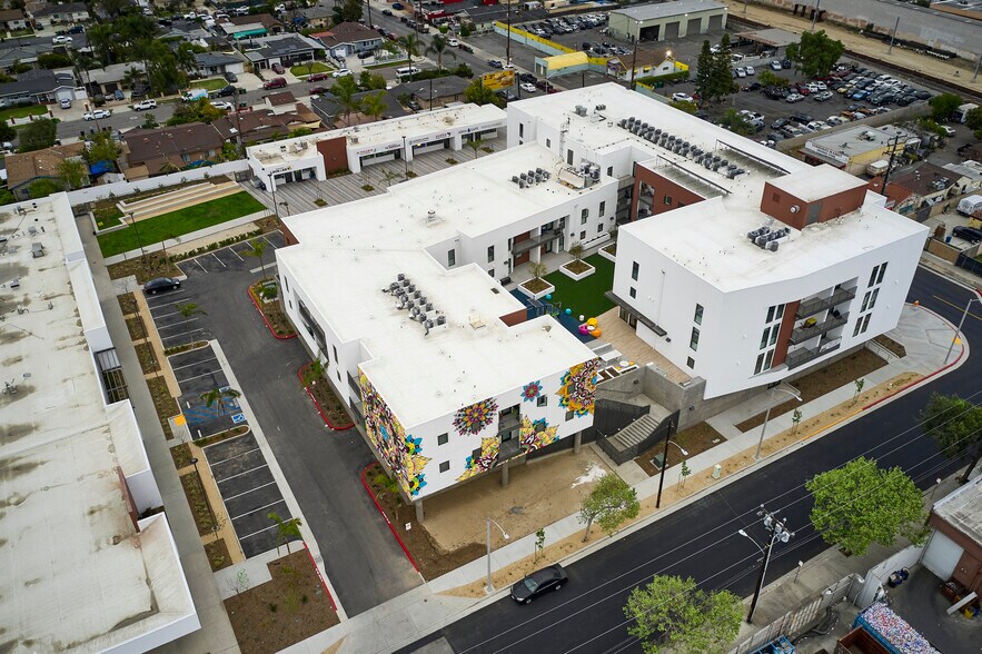 More Photos Of 2223-2231 W 5th St, Santa Ana Unknown For Lease