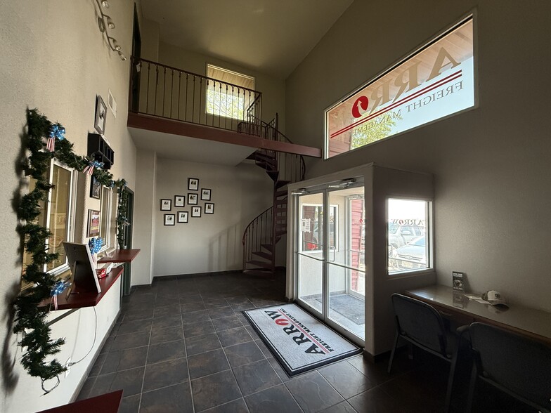 More Photos Of 1001 Berryville St, El Paso Warehouse For Sale
