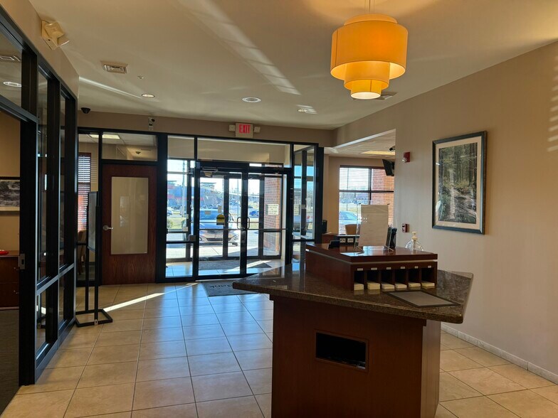 More Photos Of 2121-2155 W Republic Rd, Springfield Unknown For Lease