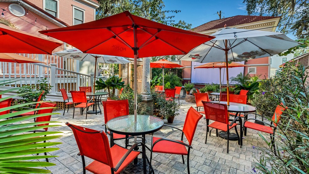 More Photos Of 119 E 37th St, Savannah Restaurant For Sale