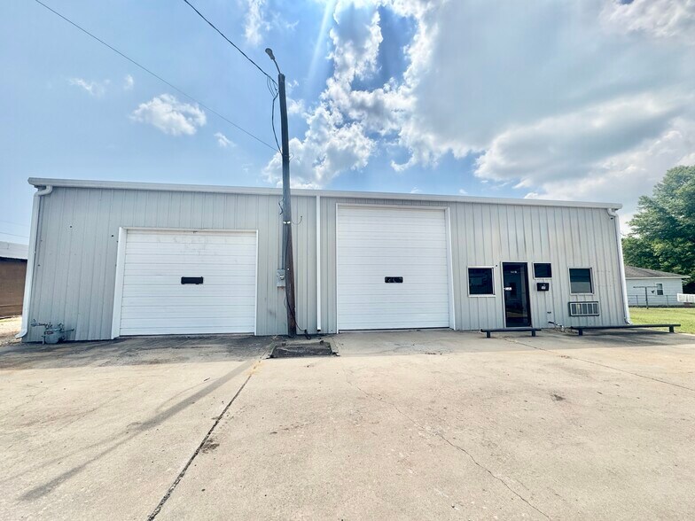 Primary Photo Of 309 S Water Ave, Tahlequah Flex For Lease