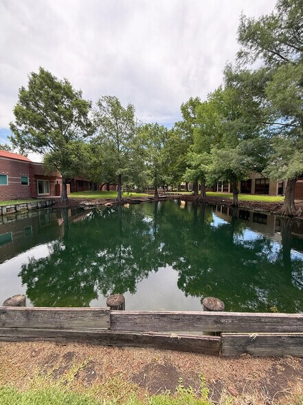 More Photos Of 215 Oak Dr S, Lake Jackson Medical For Sale