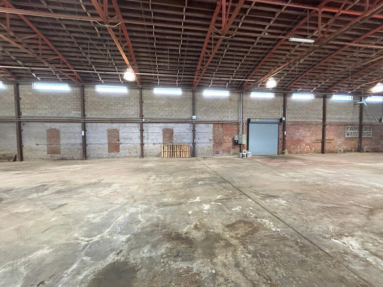 More Photos Of 107 W Horton St, Zebulon Warehouse For Sale