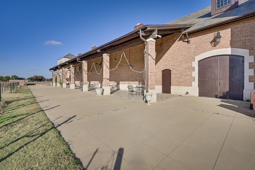 More Photos Of 2000 Champagne Blvd, Grapevine Specialty For Sale