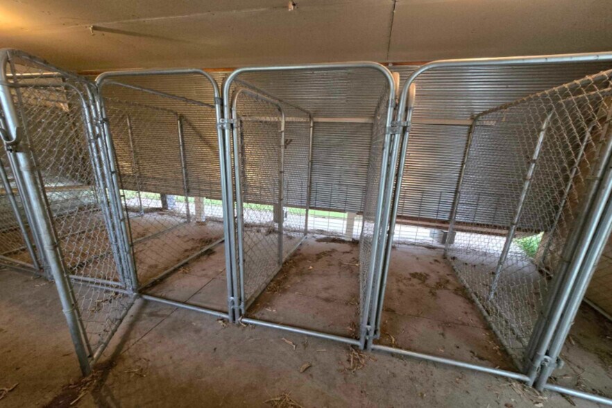 More Photos Of 748 E 12th St, Imperial Hotel For Sale