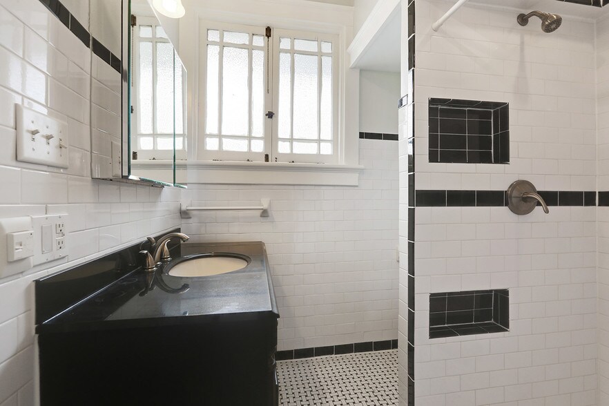 More Photos Of 918 Dauphine St, New Orleans Apartments For Sale