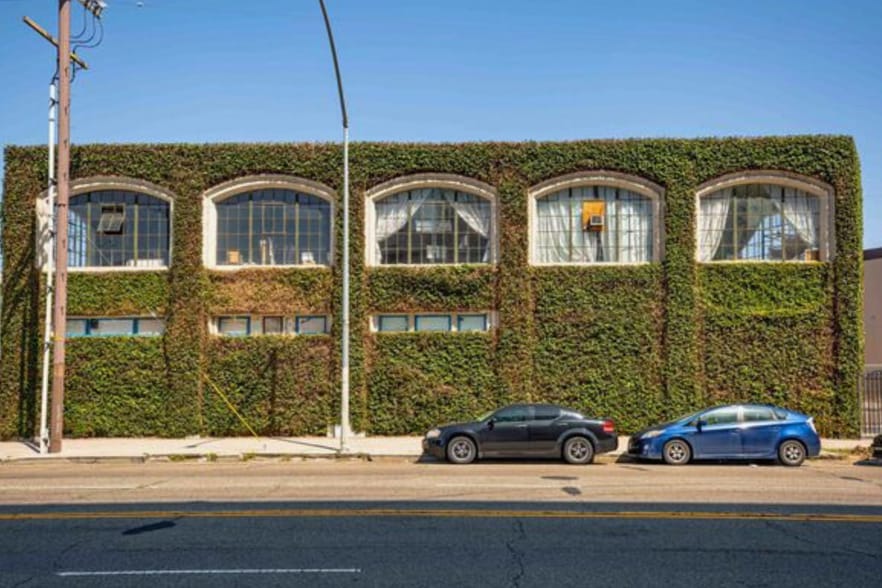 More Photos Of 3430 S Hill St, Los Angeles Showroom For Lease