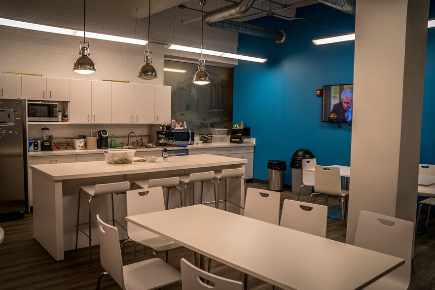 More Photos Of 701 Seneca St, Buffalo Light Manufacturing For Lease