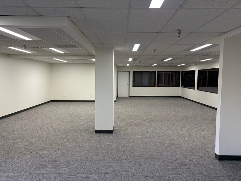 More Photos Of 2820-2834 La Mirada Dr, Vista Manufacturing For Lease