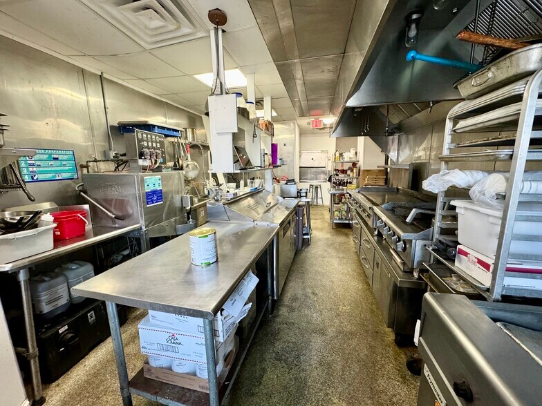 More Photos Of 529 E Howell Ave, Alexandria Restaurant For Lease