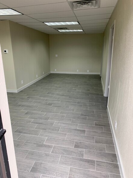 More Photos Of 6209-6213 Grissom Rd, San Antonio Self Storage For Lease