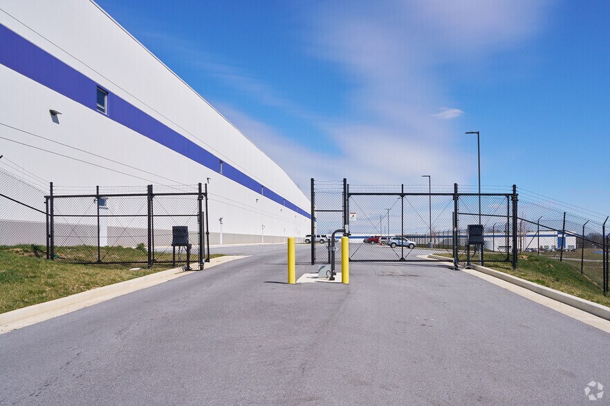 More Photos Of 139 Development Dr, Martinsburg Distribution For Lease