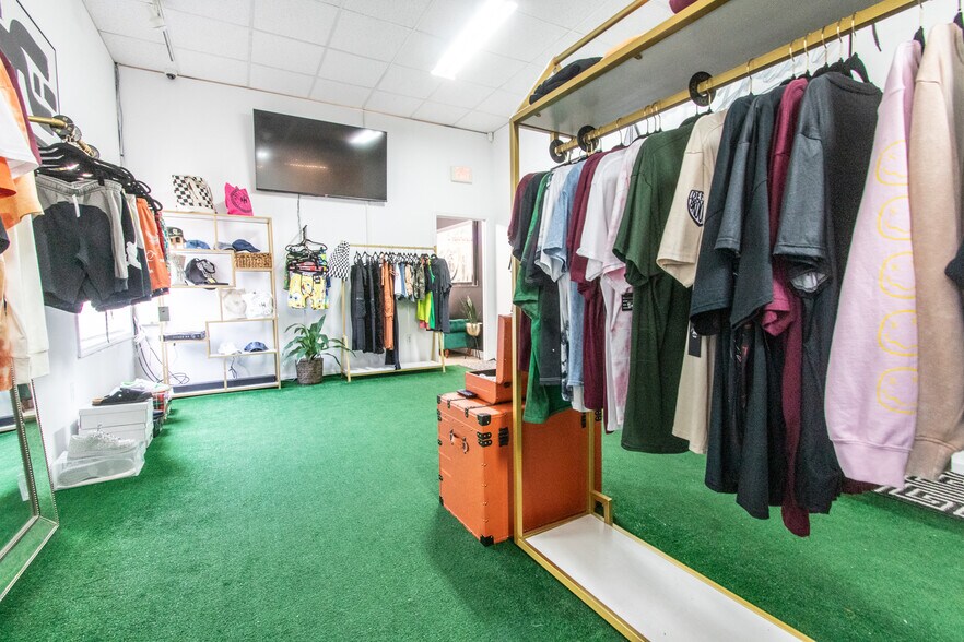 More Photos Of 208 N Main St, Blacksburg General Retail For Sale