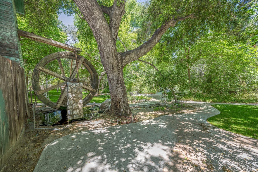 More Photos Of 12625 Sierra Hwy, Santa Clarita Restaurant For Sale