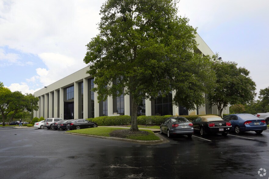 More Photos Of 877 Executive Center Dr W, Saint Petersburg Office For Lease