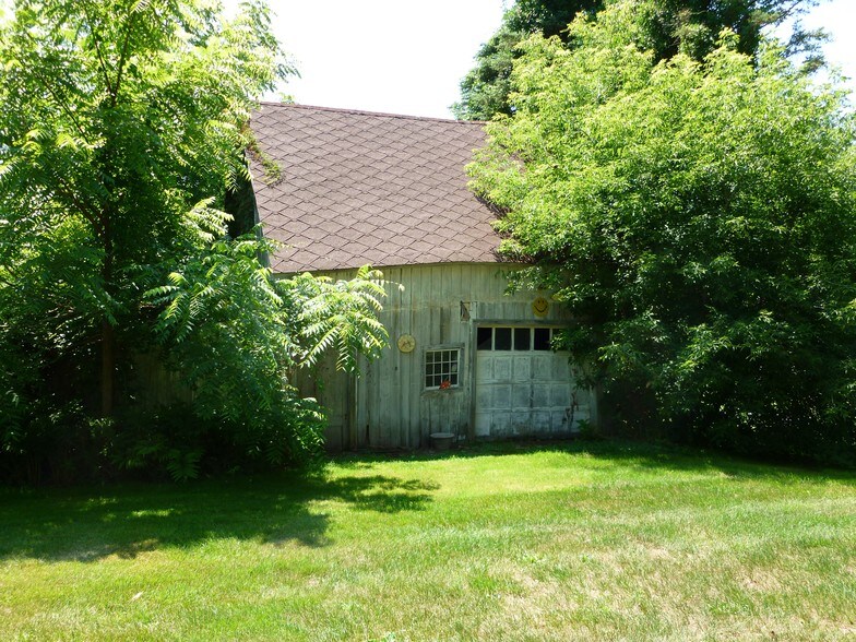 More Photos Of 2191 Boston Tpke, Coventry Storefront Retail Residential For Sale