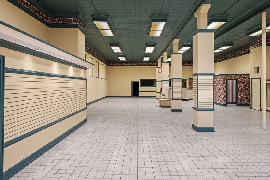 More Photos Of 203 N Court St, Florence Department Store For Sale
