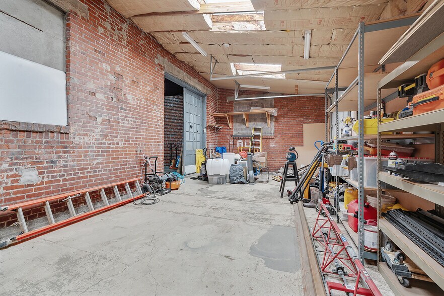 More Photos Of 660 N Thompson St, Portland Showroom For Sale